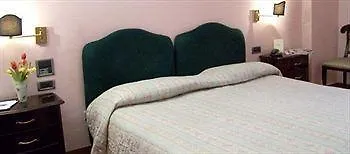 Отель Poledrini